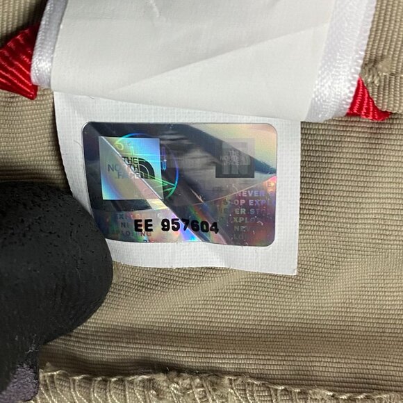 The North Face Hiking Pants Men's Size 40 x 28 Khaki Nylon Outdoors Gorpcore - Picture 8 of 13